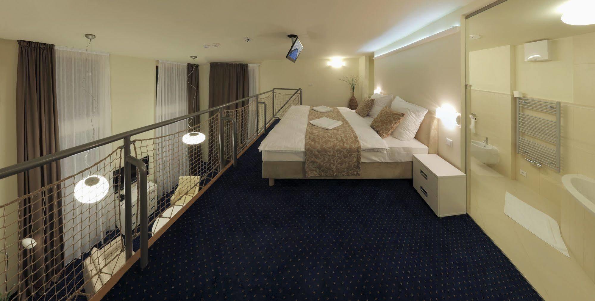Esmarin Wellness Hotel Mnisek pod Brdy Exterior photo