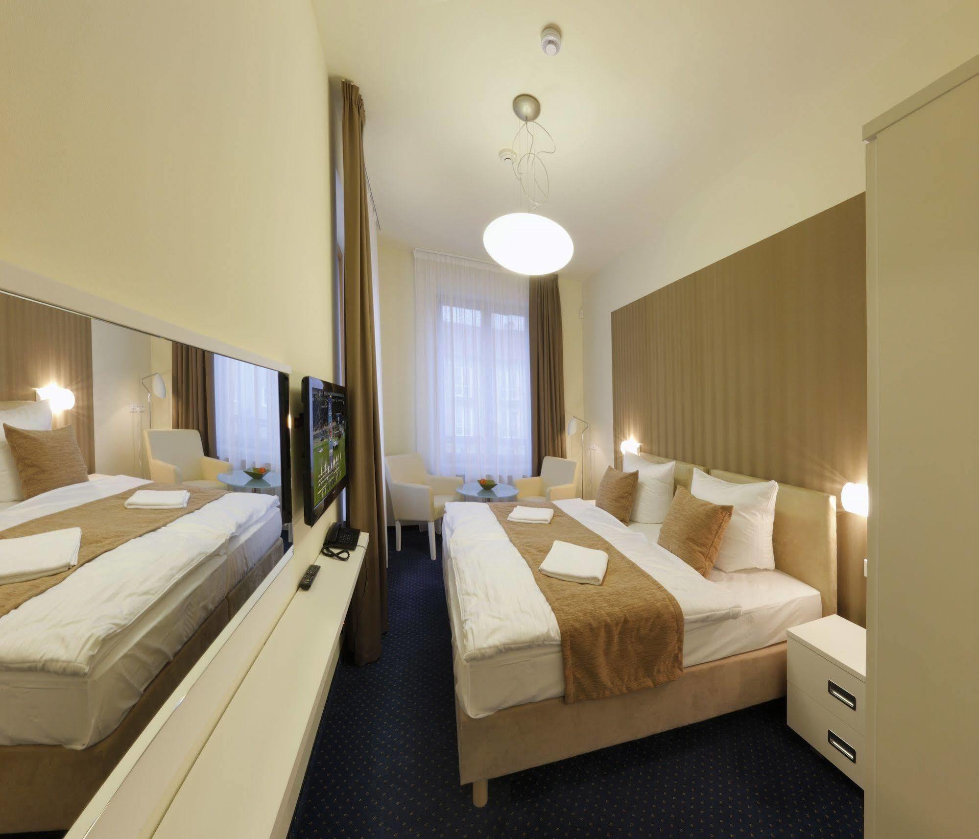 Esmarin Wellness Hotel Mnisek pod Brdy Exterior photo